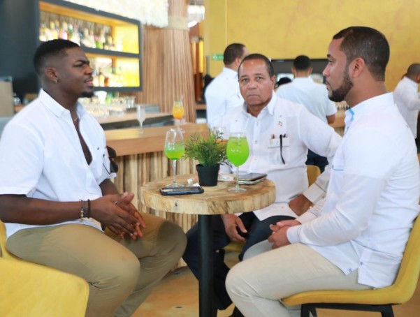 COCTEL Y COMARTIR EN BAVARO COCTEL Y COMARTIR EN BAVARO