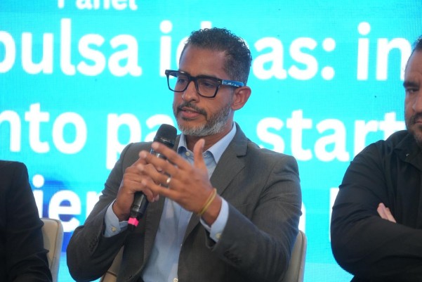 Cairo Arevalo Participa En Congreso