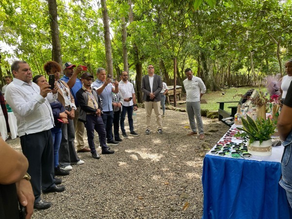 DURANTE LA EXPOSIXCION EN LOS Bonao DURANTE LA EXPOSIXCION EN LOS Bonao
