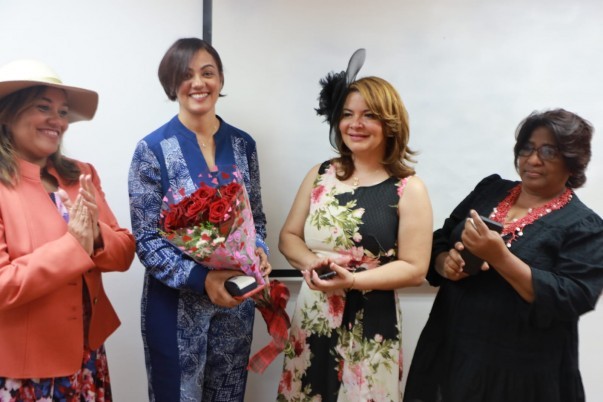 ENTREGA DE ARREGLO FLORAL ENTREGA DE ARREGLO FLORAL