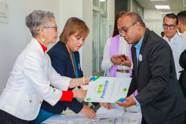 ENTREGA DE MATERIAL PROMICOOP ENTREGA DE MATERIAL PROMICOOP