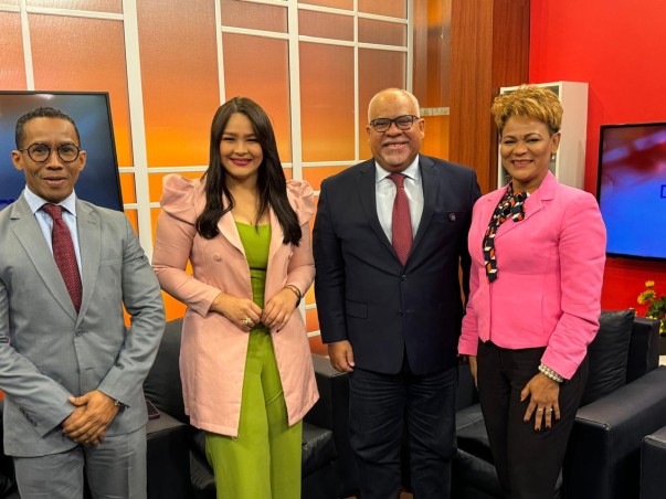 ENTREVISTADORES CON EL DIRECTOR ENTREVISTADORES CON EL DIRECTOR