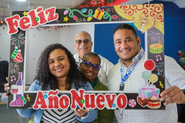 FOTOS CON DIRECTOR Y EQUIPO GH FOTOS CON DIRECTOR Y EQUIPO GH