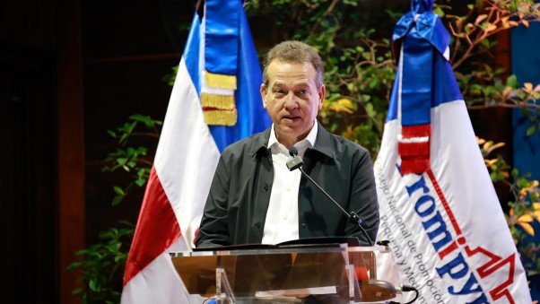 MINISTRO EN ENTREGA CREDITO MINISTRO EN ENTREGA CREDITO