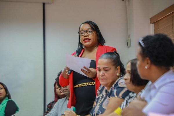 Mujer Hablando 2 De Febrero Mujer Hablando 2 De Febrero