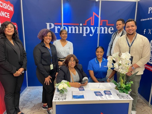 PARTE DE COLABORADORES EN EL STAND PARTE DE COLABORADORES EN EL STAND