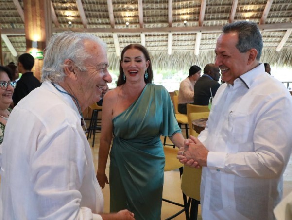 PORFIRIO EN COCTEL BAVRO PORFIRIO EN COCTEL BAVRO