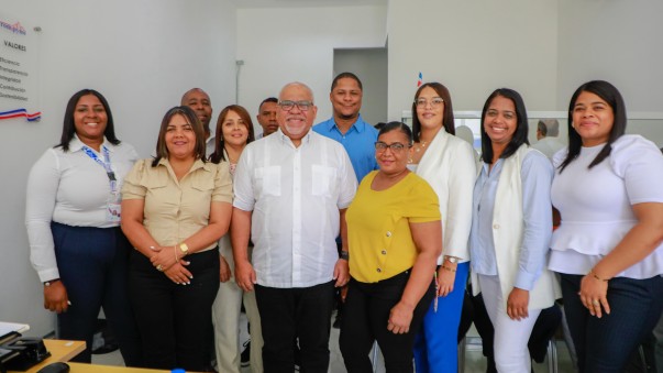 Parte Del Personal De La Oficina En Santiago Parte Del Personal De La Oficina En Santiago