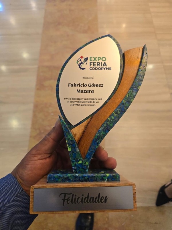 RECONOCIMIENTO POR SU LIEDERAZGO