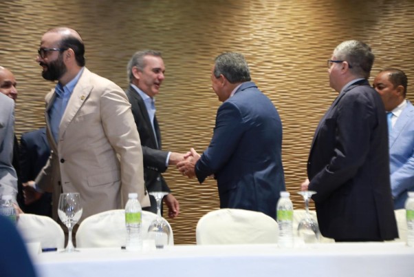 SALUDANDO EN LOS PREMIOS SALUDANDO EN LOS PREMIOS