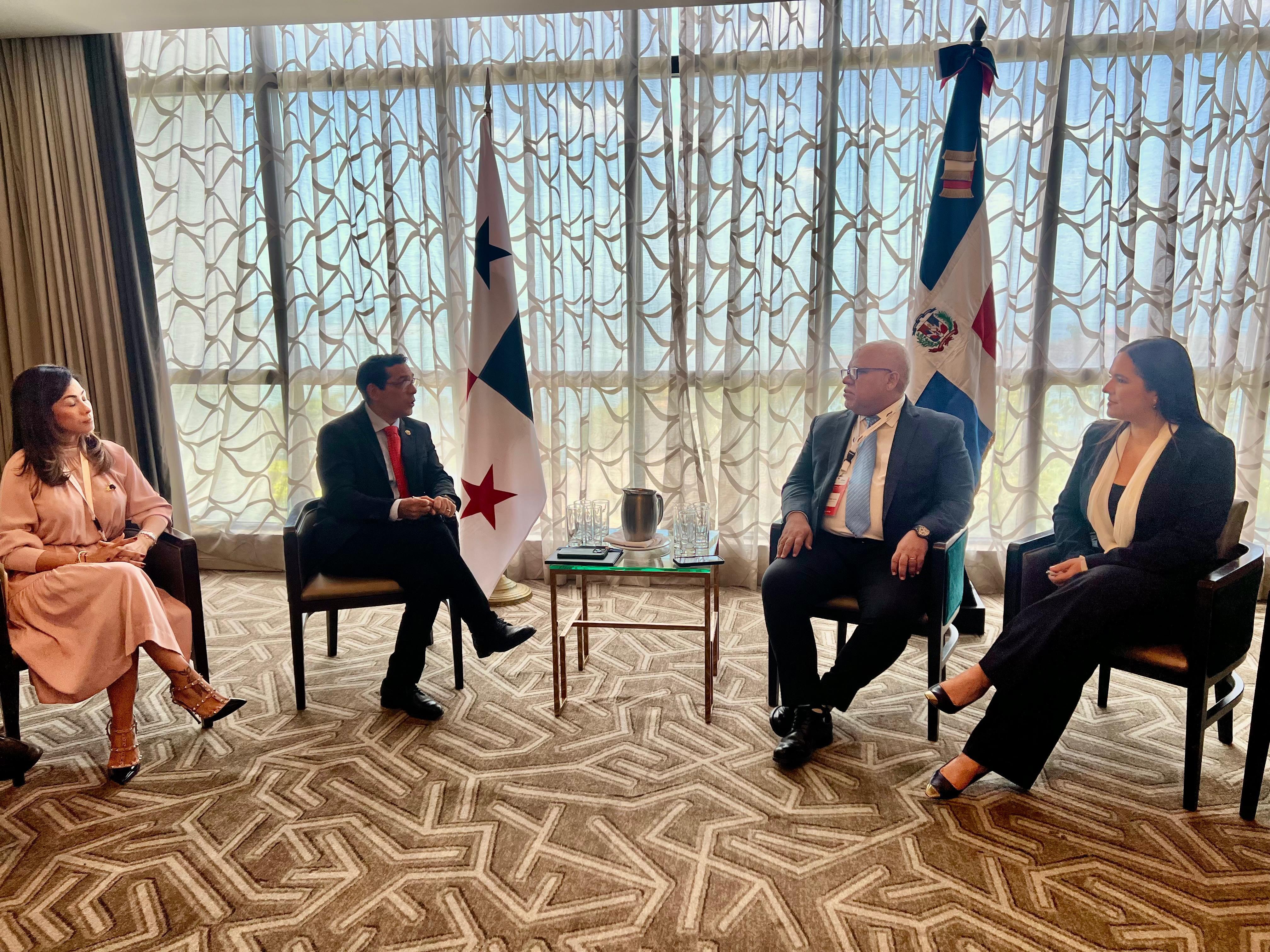 equipo que recibio al director general