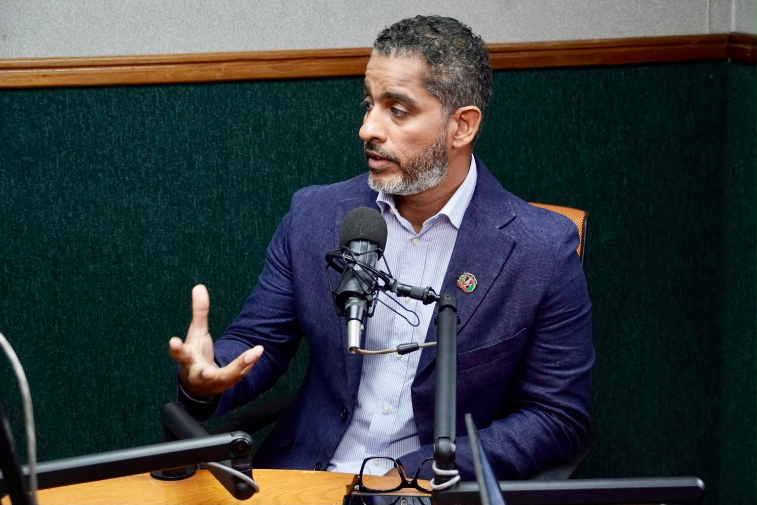 DURANTE ENTREVISTA SANTIAGO