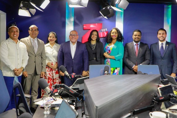 Con El Equipo Del Gobierno De La Tarde Con El Equipo Del Gobierno De La Tarde