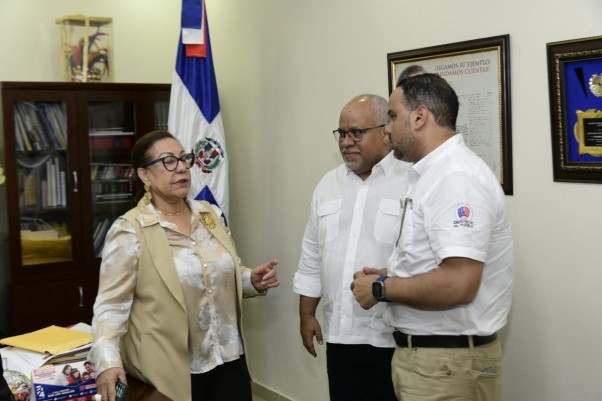 Con La Gobernadora De Santiago Con La Gobernadora De Santiago