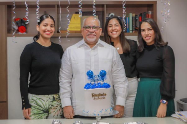 Director Con Parte Del Personal Director Con Parte Del Personal