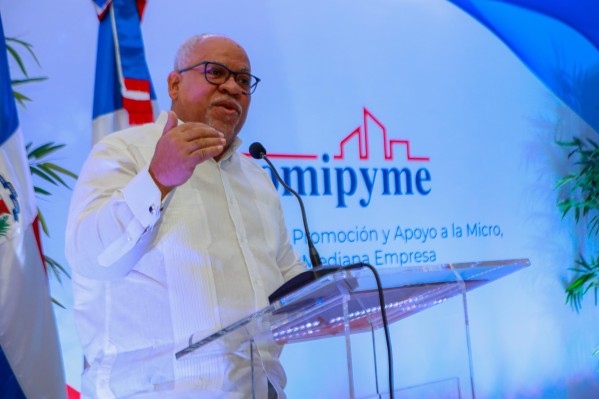 Director Durante Entregs En Hermanas Mirabal Director Durante Entregs En Hermanas Mirabal