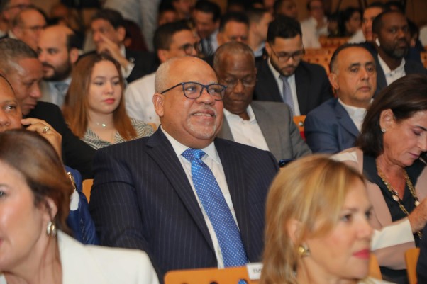 Director En Puesta En Circulacion De Libro Director En Puesta En Circulacion De Libro