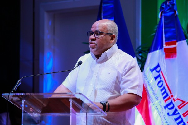 Director Encabeza Entrega De Prestamos Bani Director Encabeza Entrega De Prestamos Bani