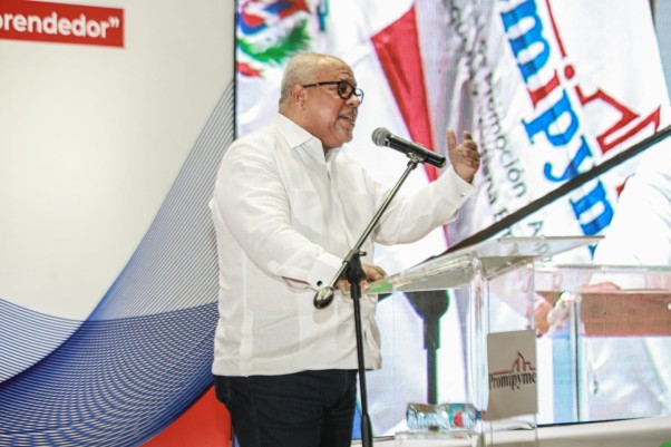 Director Entrega Certificado Director Entrega Certificado