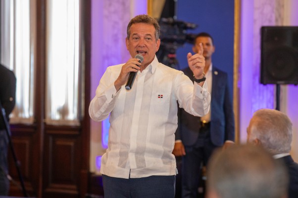 Durante La Semanal Con La Prensa 2