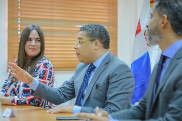 Ejecutivos En La Presentacion De Innova Lab Ejecutivos En La Presentacion De Innova Lab