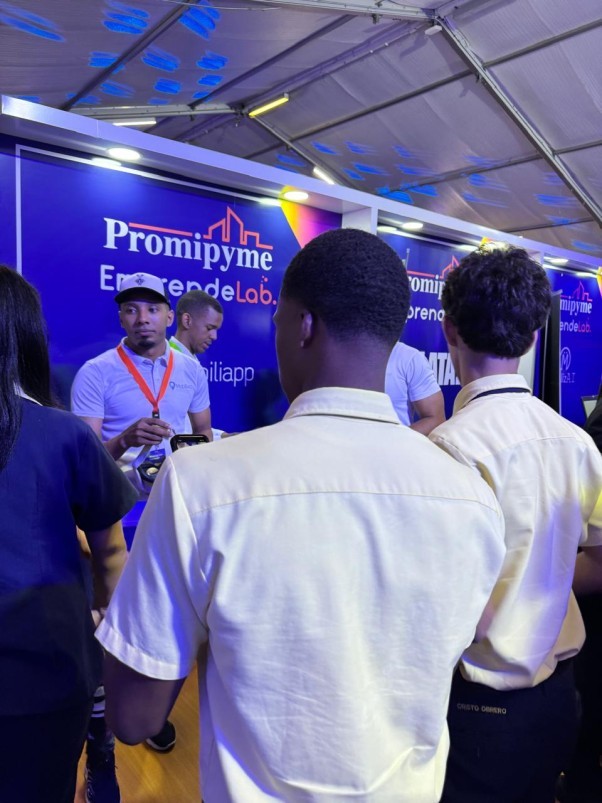 En Los Stand Del Lanzamiento En Los Stand Del Lanzamiento