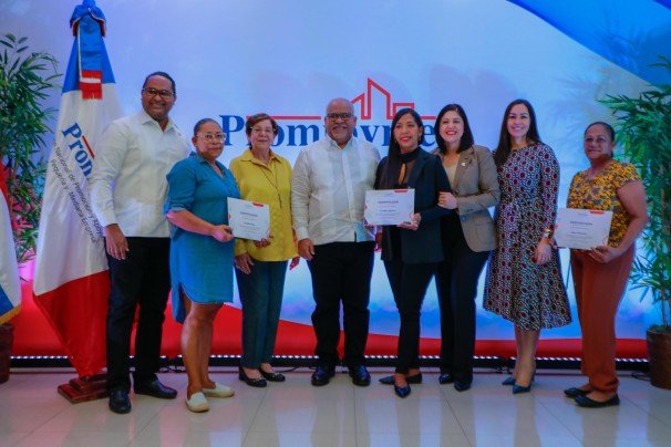 Entrega De Prstamos Y Certificado Salcedo Entrega De Prstamos Y Certificado Salcedo