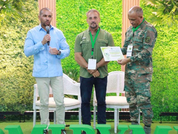 Entrega De Reconocimiento Entrega De Reconocimiento