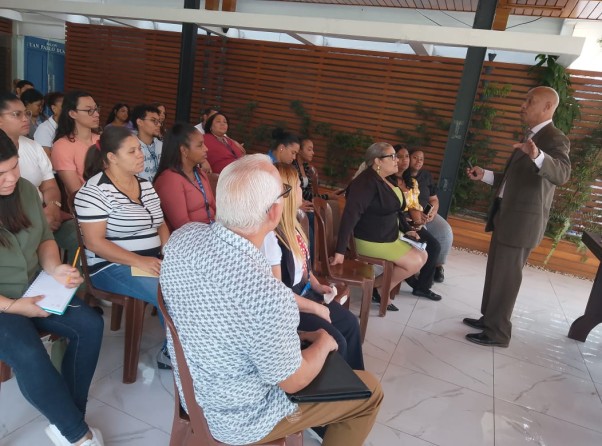 Expsocion De Charlas En Santiafo Expsocion De Charlas En Santiafo