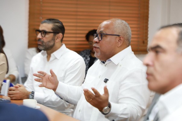 Fabricio Gmez Mazara Y Los Editores Economicos Fabricio Gmez Mazara Y Los Editores Economicos