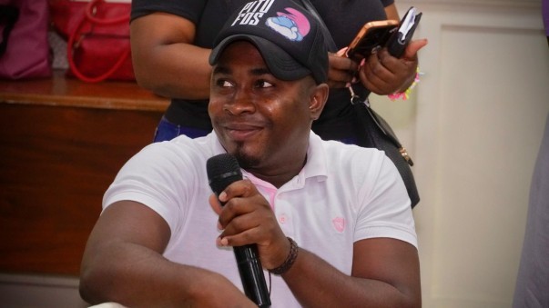 Joven Paricipante En Presentacion Programa