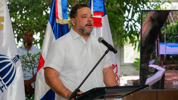 Ministro Medio Ambiente Durante Actividad Ministro Medio Ambiente Durante Actividad