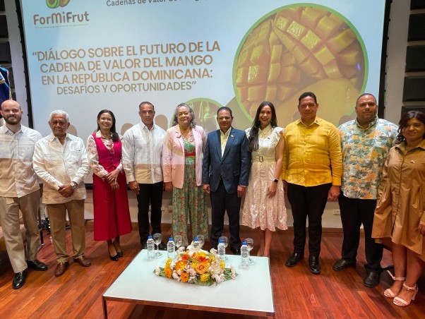 Panelista En Durante Evento Panelista En Durante Evento