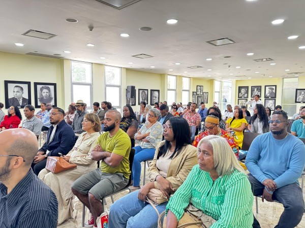 Parte Del Publico En Biblioteca Nacional Parte Del Publico En Biblioteca Nacional