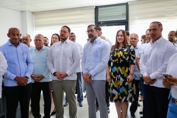 Presentes Durante El Acto Inaugural Presentes Durante El Acto Inaugural