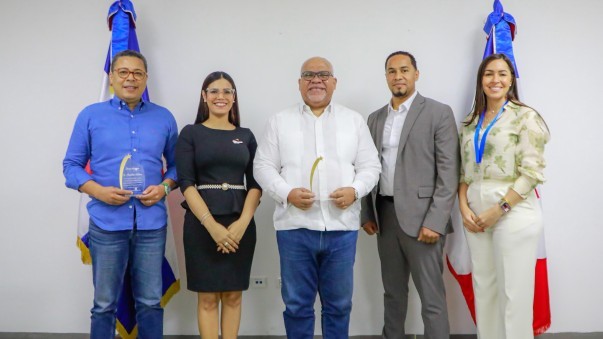 Reconocimiento Por La Labor De Promipyme Con Emprendedores En El Exterior