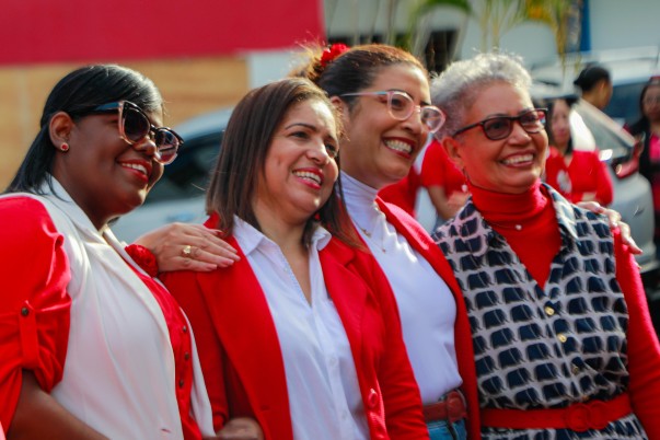 Varias Colboradoras En El Amor Y La Amistad Varias Colboradoras En El Amor Y La Amistad