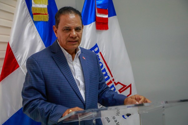 Viceministro Durante Inauguracion Viceministro Durante Inauguracion